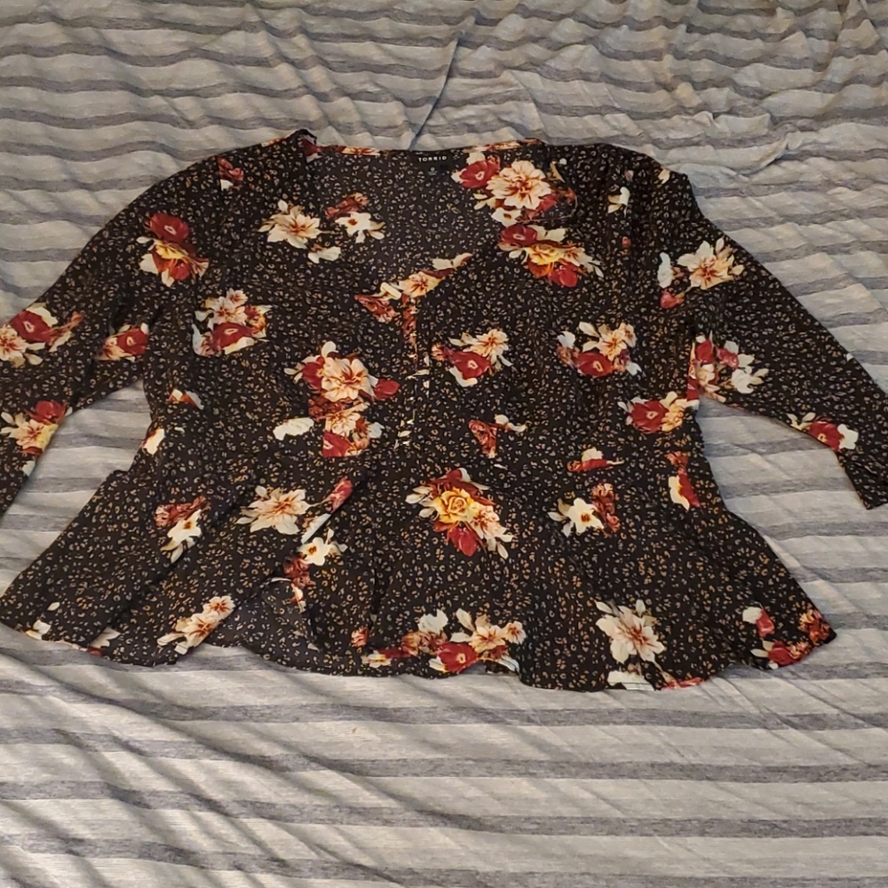 TORRID Size 0 Crop peplum style blouse